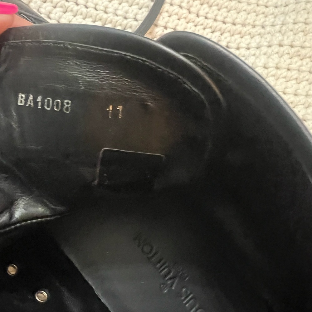 Authentic Louis Vuitton men shoes - Picture 5 of 8